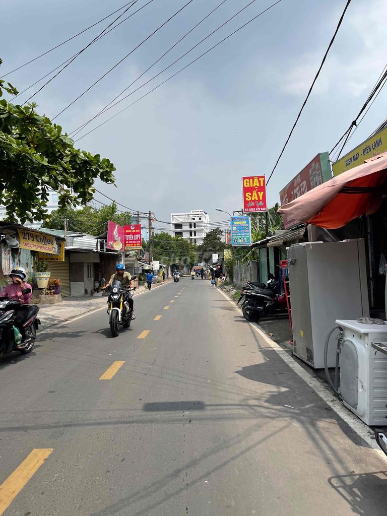 Mặt Tiền đường Bưng Ông Thoàn, Tăng Nhơn Phú B, Quận 9. dt: 7,5 x 37