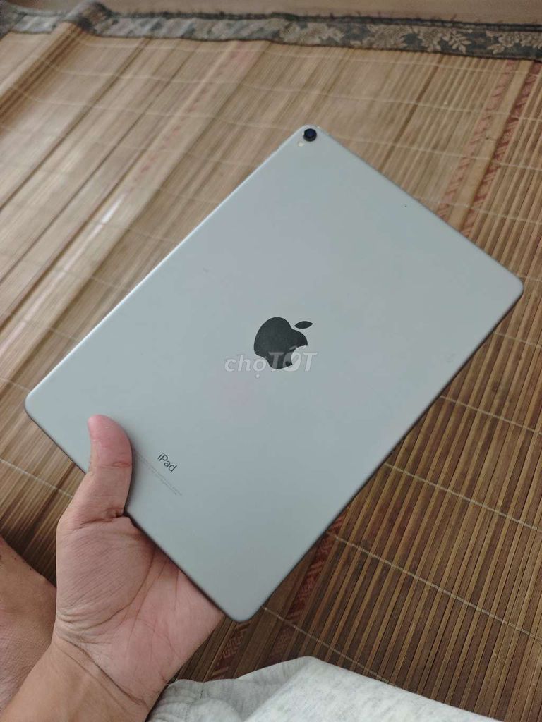 Apple iPad Pro 10.5 inch Bạc Like New. Mua bán Máy tính bảng tại Thành phố Bắc Giang Bắc Giang được đăng bởi Sơn hình 1