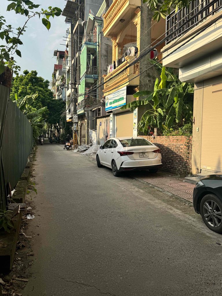 ĐẤT PHÂN LÔ BÀN CỜ 2MẶT NGÕ THÔNG ÔTÔ TRÁNH PHỐ THẠCH BÀN LONG BIÊN