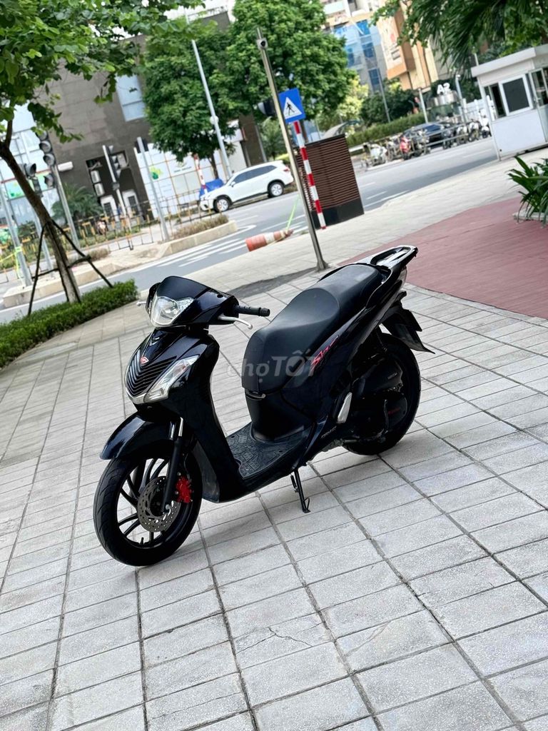 Черная спортивная отделка Honda SH150i 2016 Enter 29E