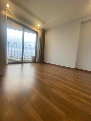 Cho thuê căn hộ 3PN The Pegasuite, căn góc 2 ban công, tầng cao mát
