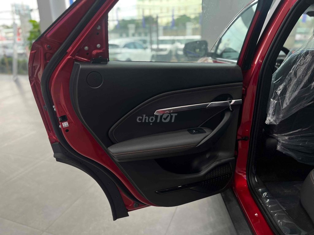 VF6 Plus Đỏ mới 100%, xe sẳn giao ngay. Mua bán Ô tô tại Quận 12 Tp Hồ Chí Minh được đăng bởi VinFast An Sương Quốc Lộ 1A hình 15