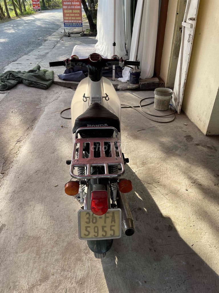 Honda Super Cub 50 Trắng xanh. Mua bán Xe máy tại Huyện Hoằng Hóa Thanh Hóa được đăng bởi Lê Trung hình 3