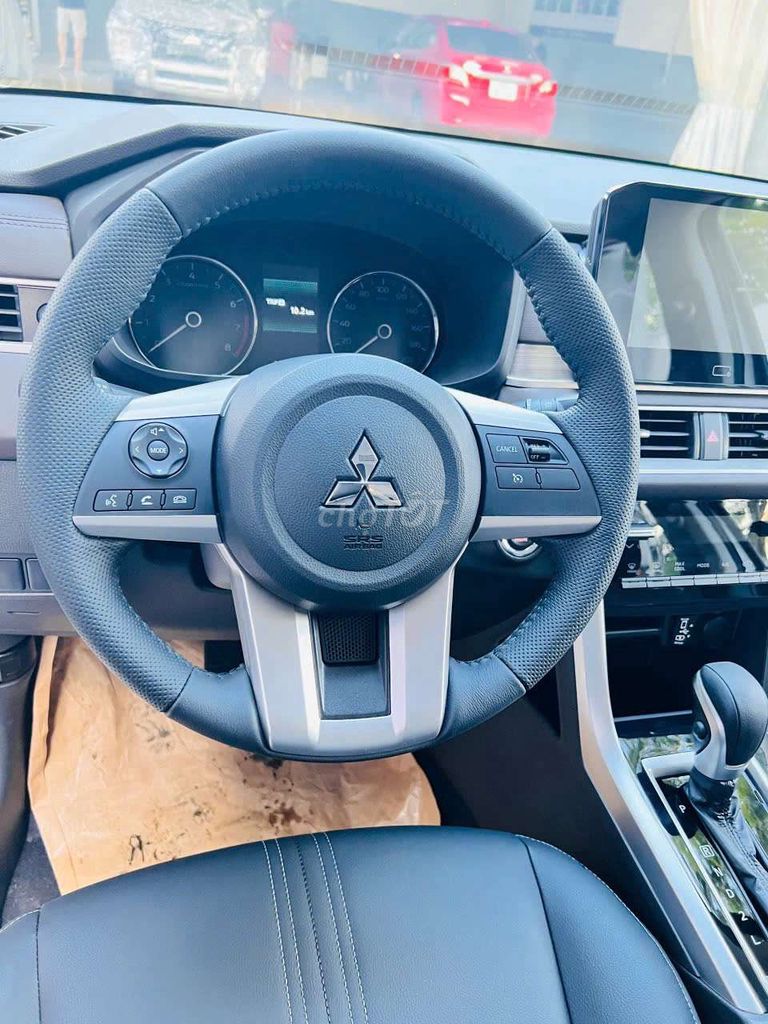 Mitsubishi Xpander 2023 AT Premium - 29999 km