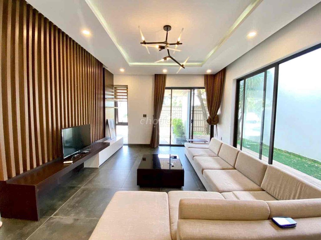 Modern 5-bedroom villa with gym and garden in Nam Việt Á — photo 8