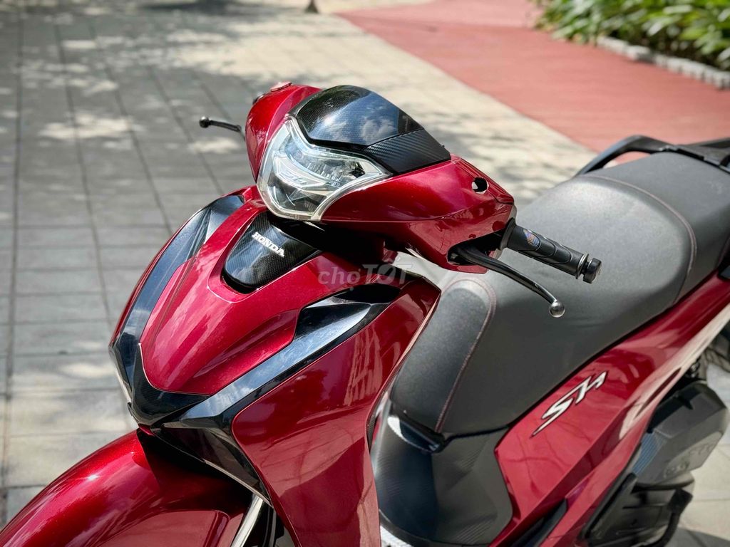 Honda SH125 CBS 2018 Красное спортивное море Красивый автомобильный столб Keng
