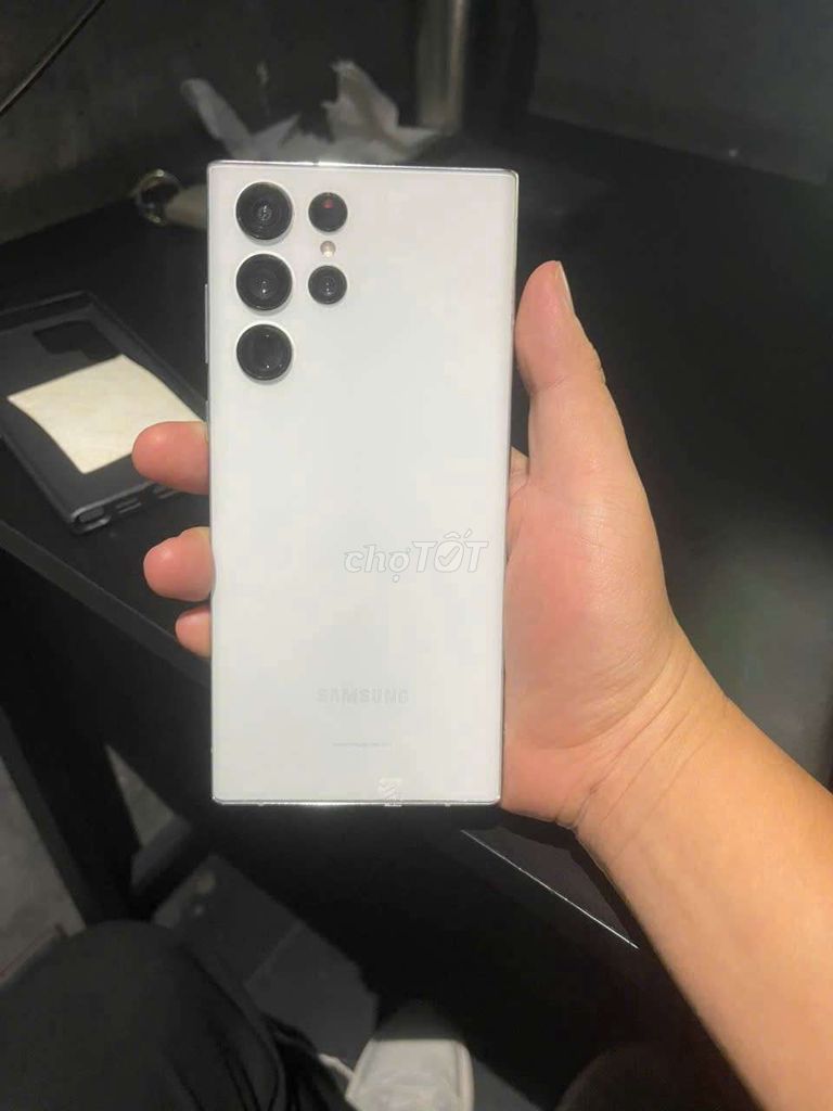 Samsung Galaxy S22 Ultra Trắng. Mua bán Điện thoại tại Quận Hoàng Mai Hà Nội được đăng bởi Ngọc Kiên  hình 1