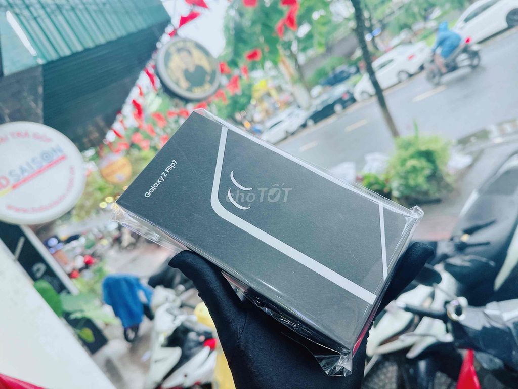 Samsung Z Flip 7 5G 256G black VN new seal 100%. Mua bán Điện thoại tại Quận Hải Châu Đà Nẵng được đăng bởi Hoàng Anh Tuấn hình 1