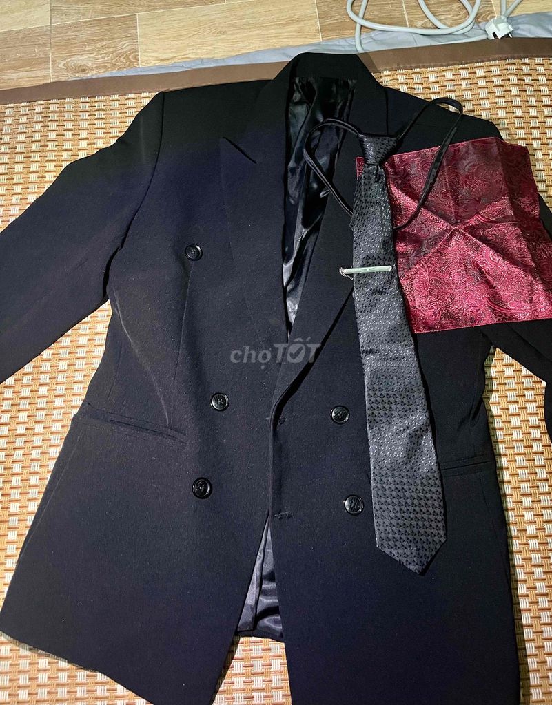 áo vest cà vạt khăn túi. Mua bán Quần áo tại Thành phố Thủ Dầu Một Bình Dương được đăng bởi Bin hình 1