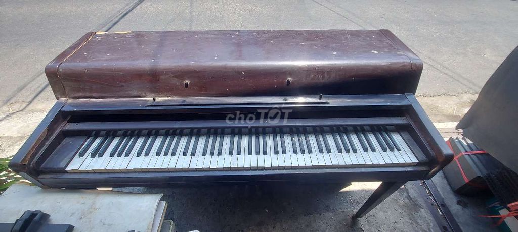 Thanh lý cây đàn piano cơ cổ điển Yamaha nè