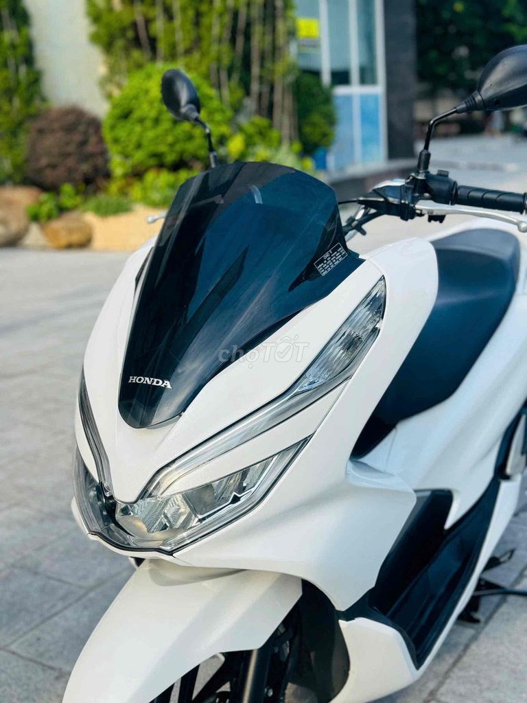 Honda PCX 125fi 2018 белый 25000 км