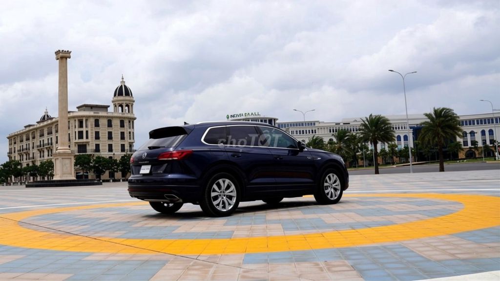 Volkswagen Touareg Luxury 2.0 TSI 2025, синий