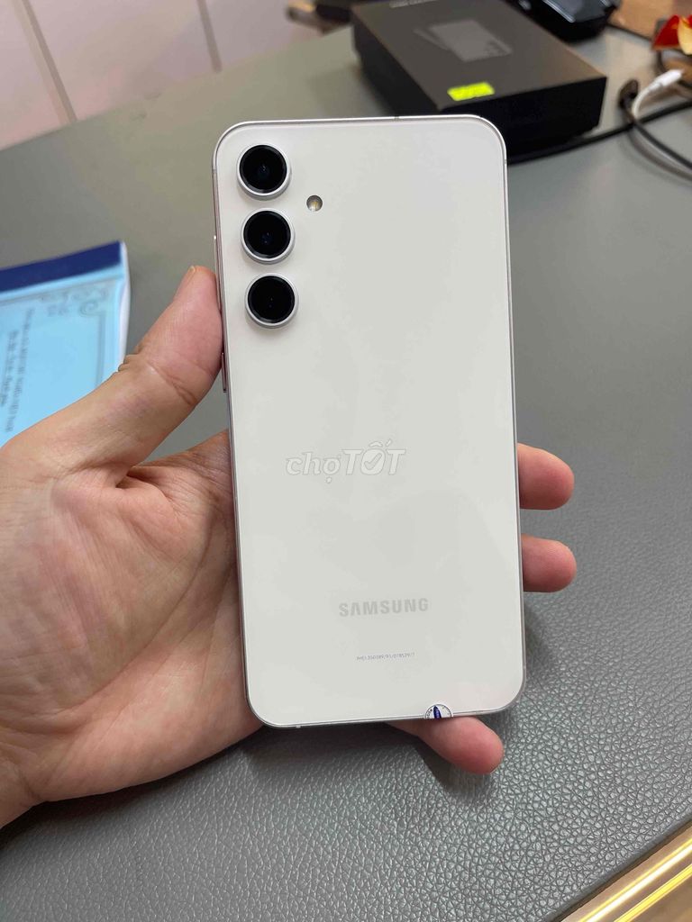 SAMSUNG S23 FE R8/128GB bản VN new 99%. Mua bán Điện thoại tại Quận Đống Đa Hà Nội được đăng bởi HIẾU STORE hình 1
