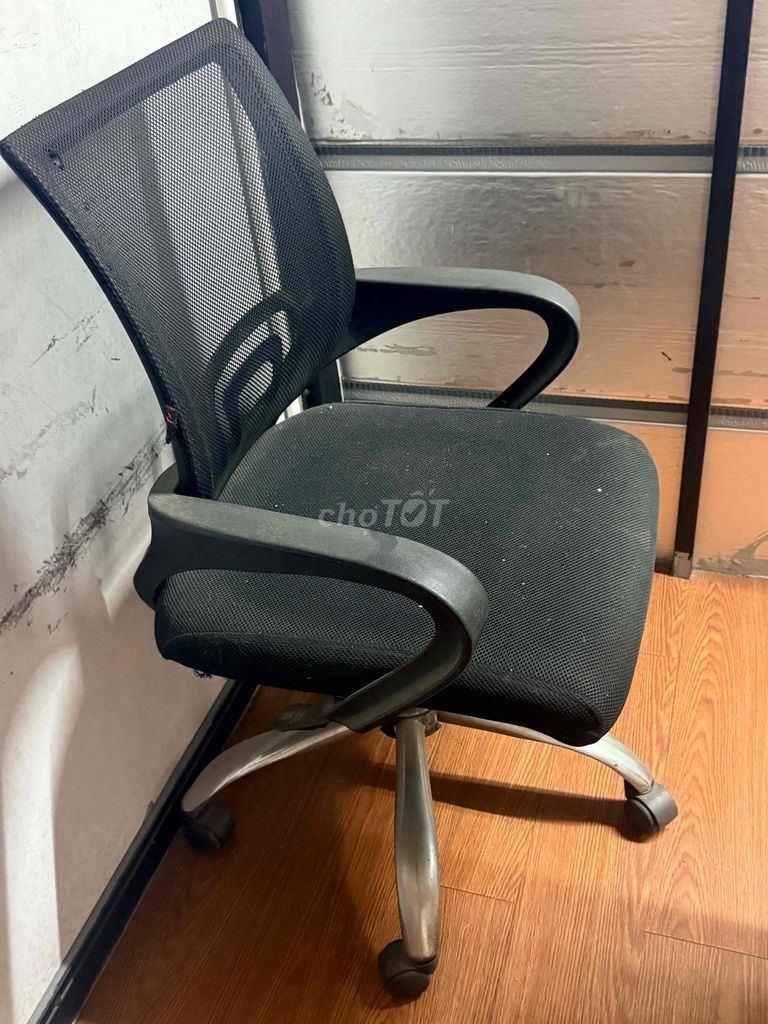 Ghế xoay văn phòng Đen Lưới Đã sử dụng. Mua bán Đồ dùng văn phòng tại Quận 7 Tp Hồ Chí Minh được đăng bởi Nhat Minh hình 1