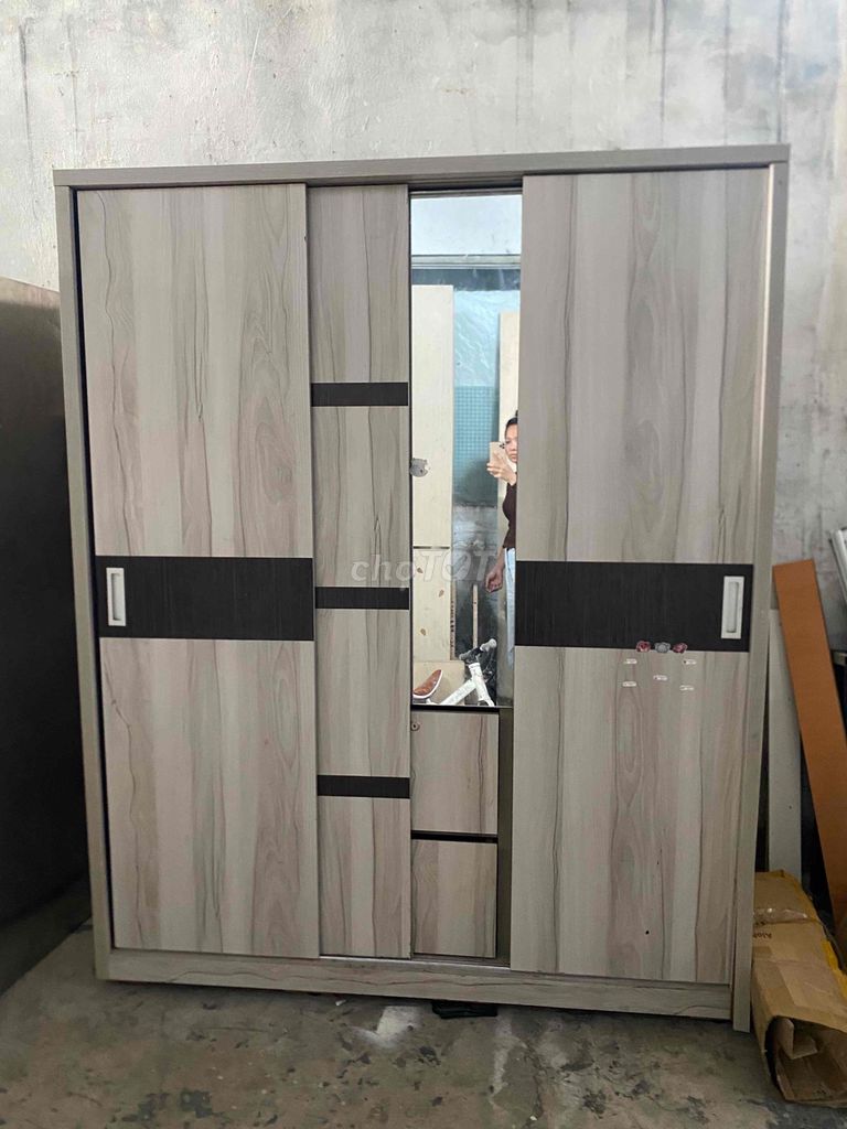 Tủ quần áo gỗ công nghiệp vân gỗ xám. Mua bán Tủ, kệ gia đình tại Quận 12 Tp Hồ Chí Minh được đăng bởi bé chi hình 1