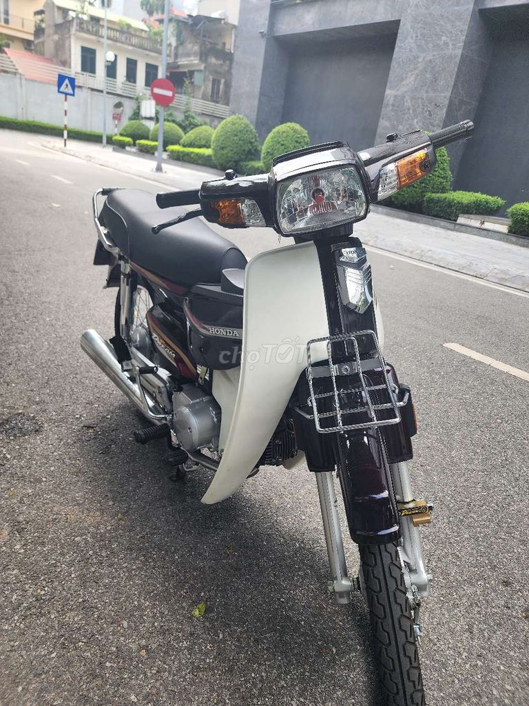 Honda Dream Nâu, Trắng Xe số