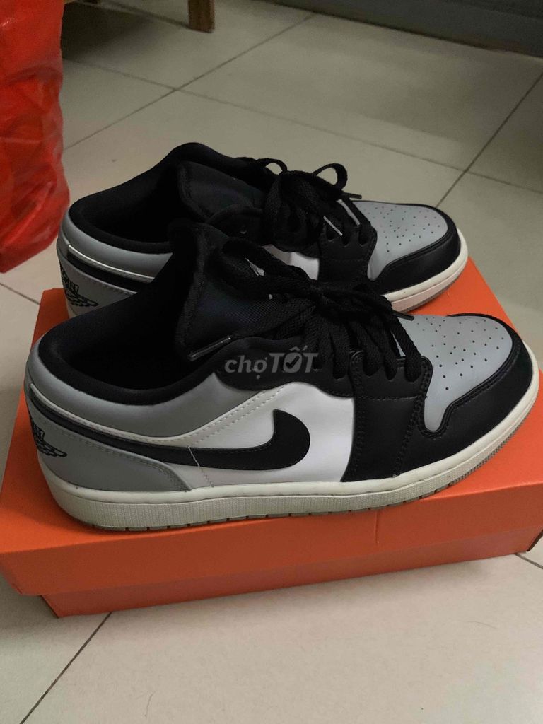 Nike Air Jordan 1 low 42.5. Mua bán Giày dép tại Quận Long Biên Hà Nội được đăng bởi Quyền Nguyễn hình 1