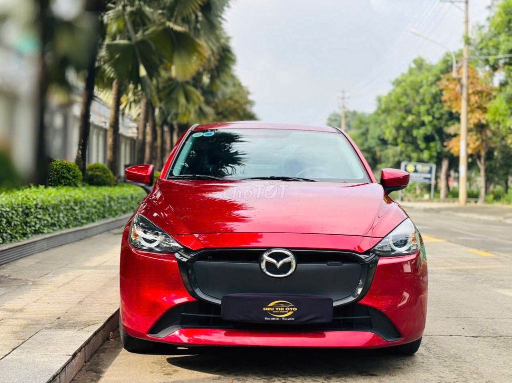 Mazda 2, 5 мест, красный цвет