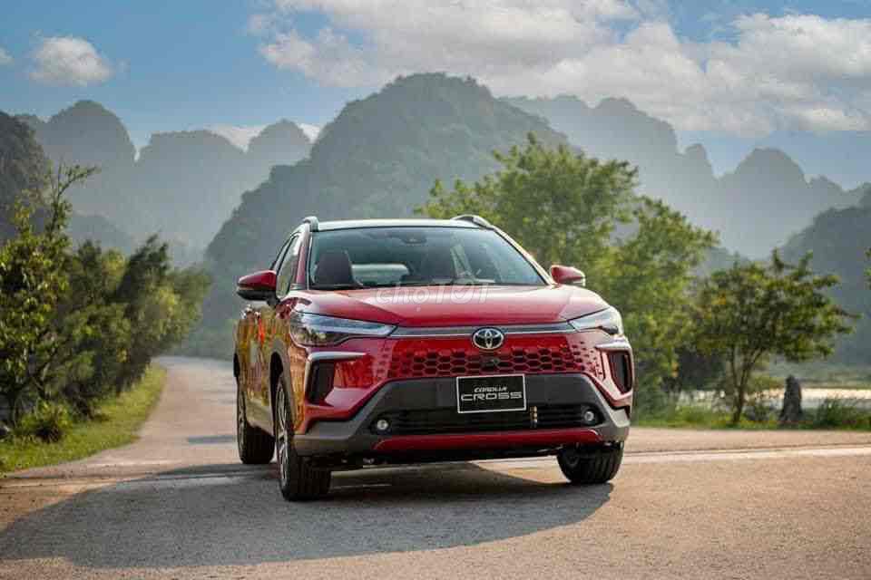 Toyota Corolla Cross 2024 - Đỏ - 820 triệu