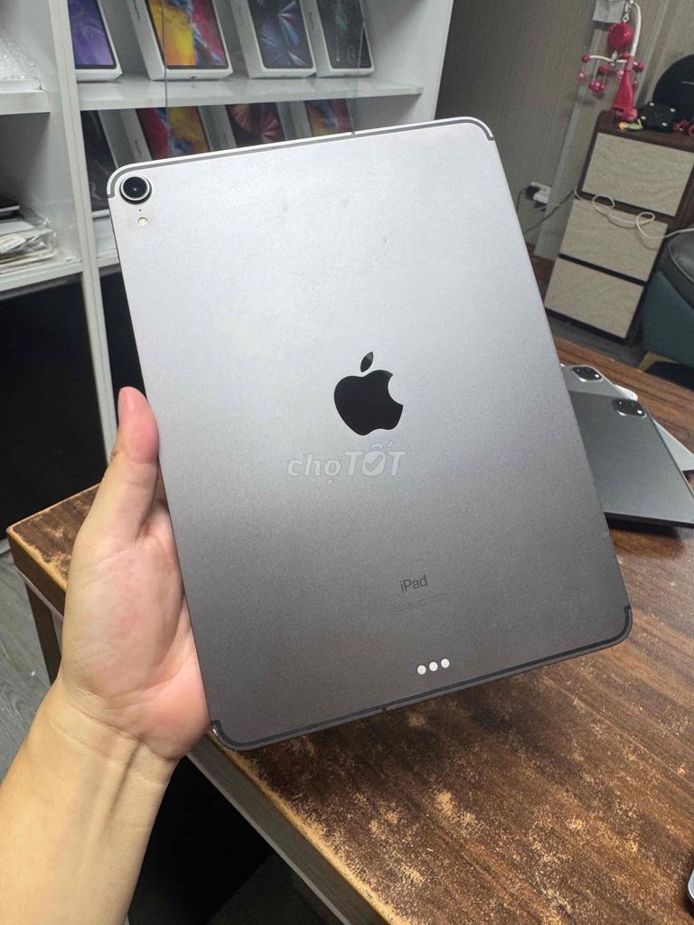 Apple iPad Pro 2018 256GB Xám. Mua bán Máy tính bảng tại Quận Hoàng Mai Hà Nội được đăng bởi Cảnh Hà  hình 1