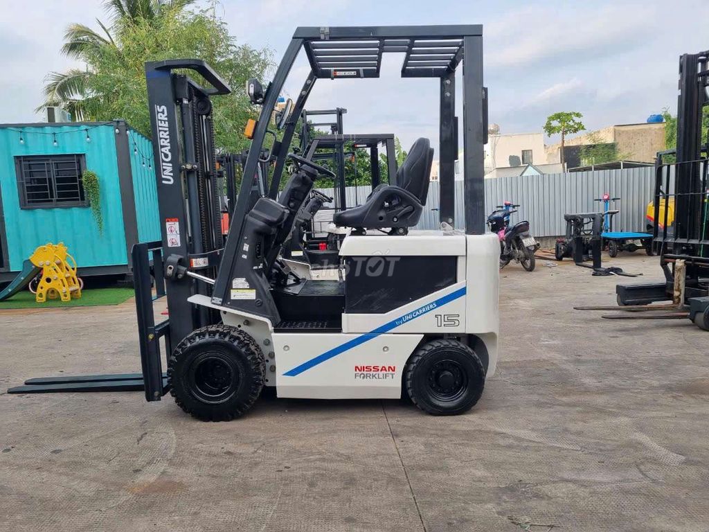 XE nâng điện unicarries