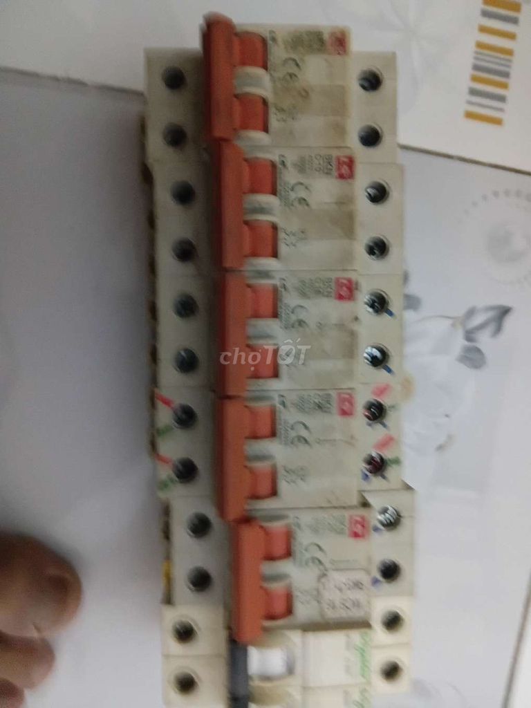 7 CB điện LS, Schneider 249k/7. Mua bán Nội thất, đồ gia dụng khác tại Thành phố Dĩ An Bình Dương được đăng bởi Trần Cường hình 1