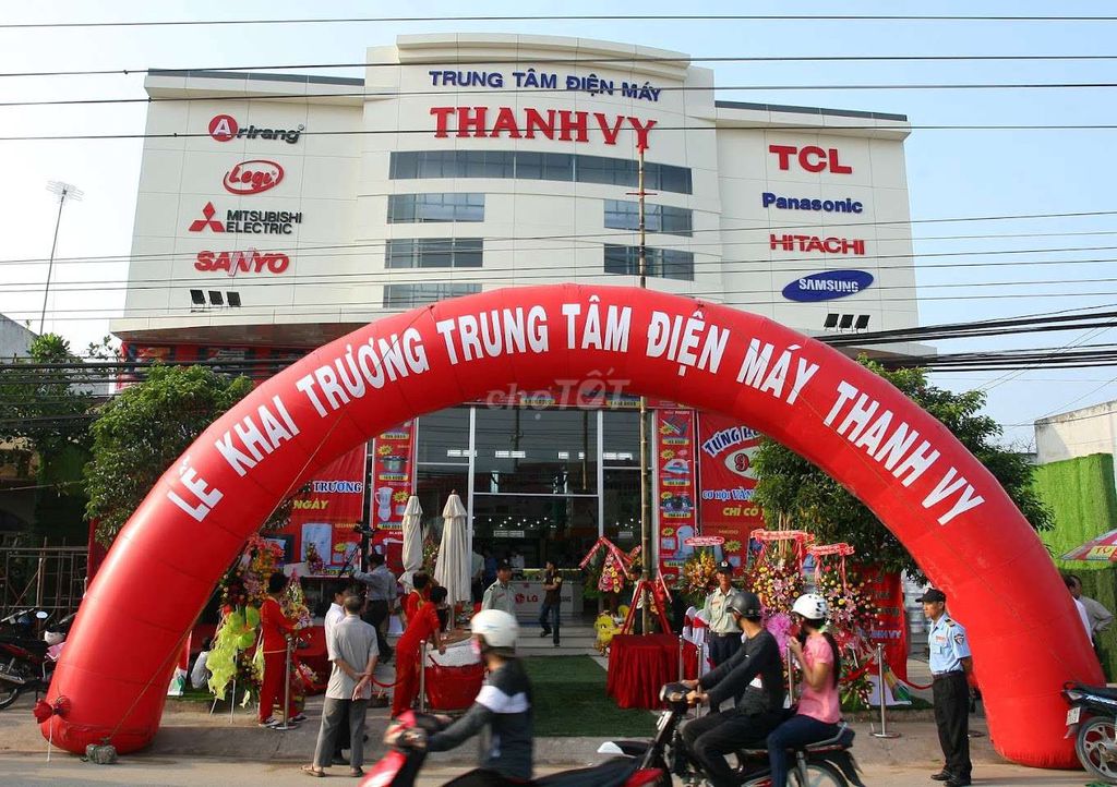 Cho thuê tòa nhà 16,5*34m một trệt 2 lầu MT dt 825