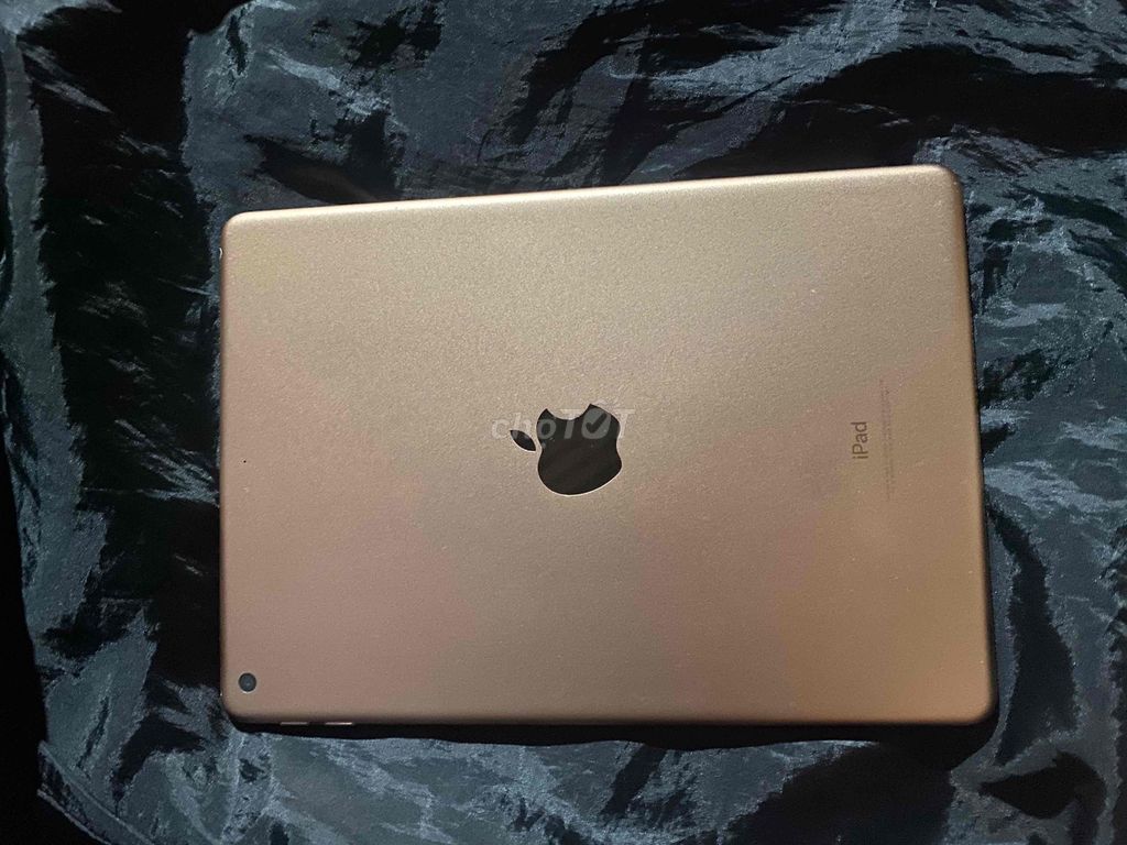Apple iPad Gen 6 128GB Vàng Mỹ Đã sử dụng. Mua bán Máy tính bảng tại Thành phố Pleiku Gia Lai được đăng bởi h nip nay hình 1