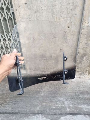 Kính chắn gió nhựa trong suốt