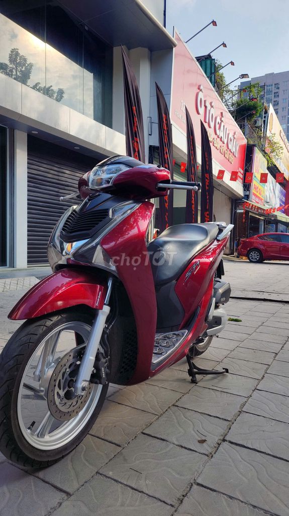 Xe Tay Ga SH 125 CBS 2018 màu đỏ. Mua bán Xe máy tại Quận Cầu Giấy Hà Nội được đăng bởi iMotorbike Hà Nội hình 4