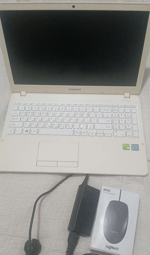 Cần Bán Laptop Samsung NT500R5M