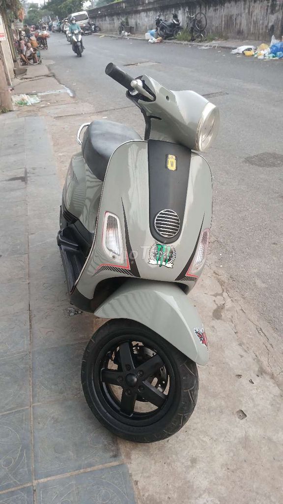 Piaggio Vespa LX 125ie Серый