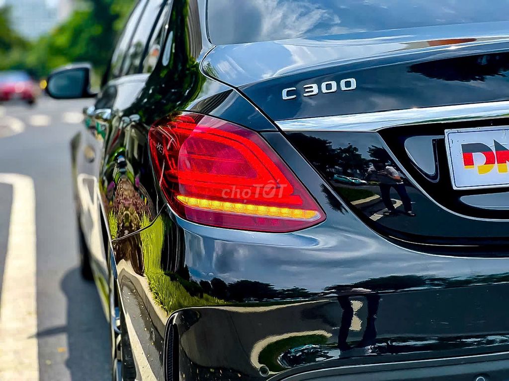 Mercedes Benz 2019 C300 AMG Full Option. Mua bán Ô tô tại Quận 7 Tp Hồ Chí Minh được đăng bởi JENNIE hình 14