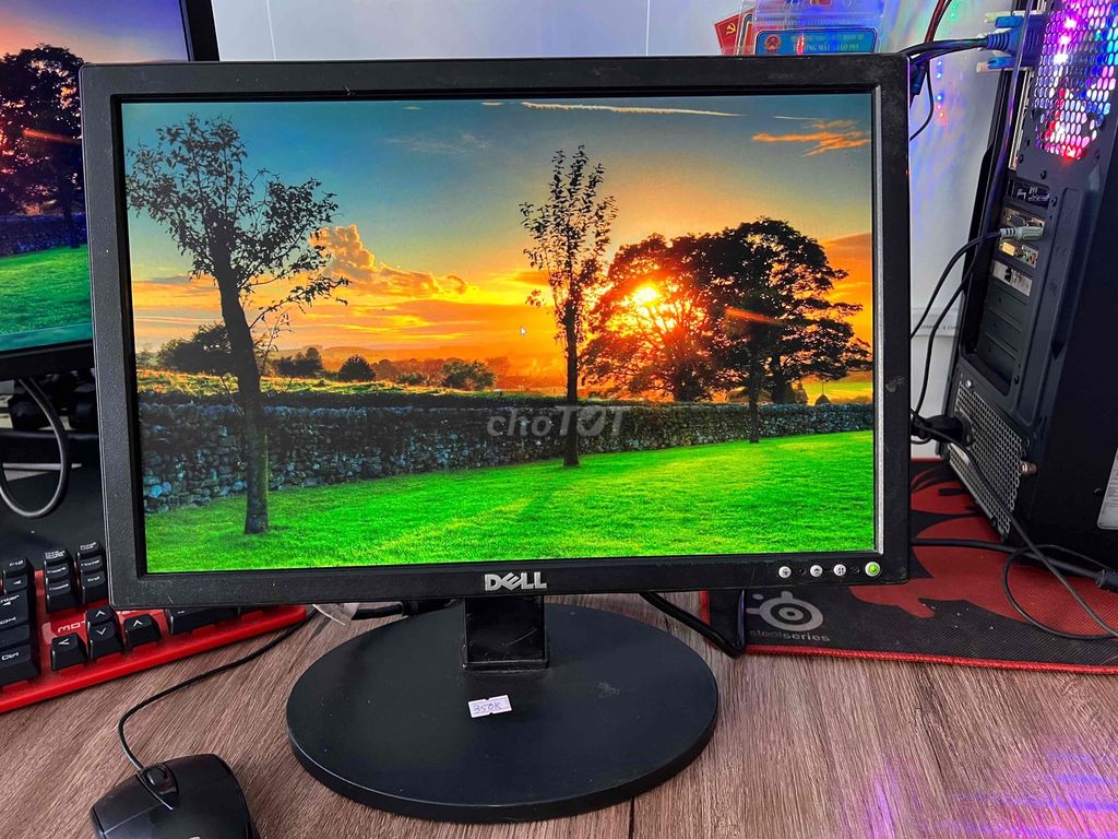 Màn hình Dell 17 inch. Mua bán Phụ kiện (Màn hình, Chuột...) tại Thành phố Cà Mau Cà Mau được đăng bởi UYVU PC hình 1