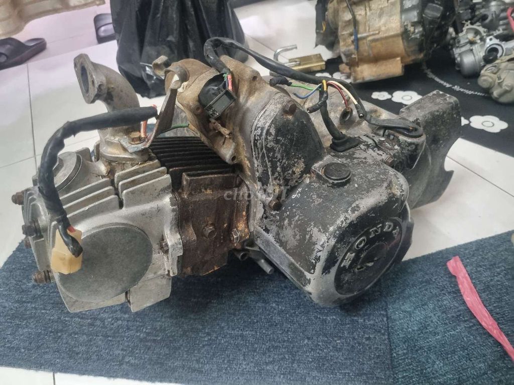 Máy wave thái 100cc chữ cong. Mua bán Phụ tùng xe tại Quận Tân Phú Tp Hồ Chí Minh được đăng bởi Trần Quang Huy hình 1