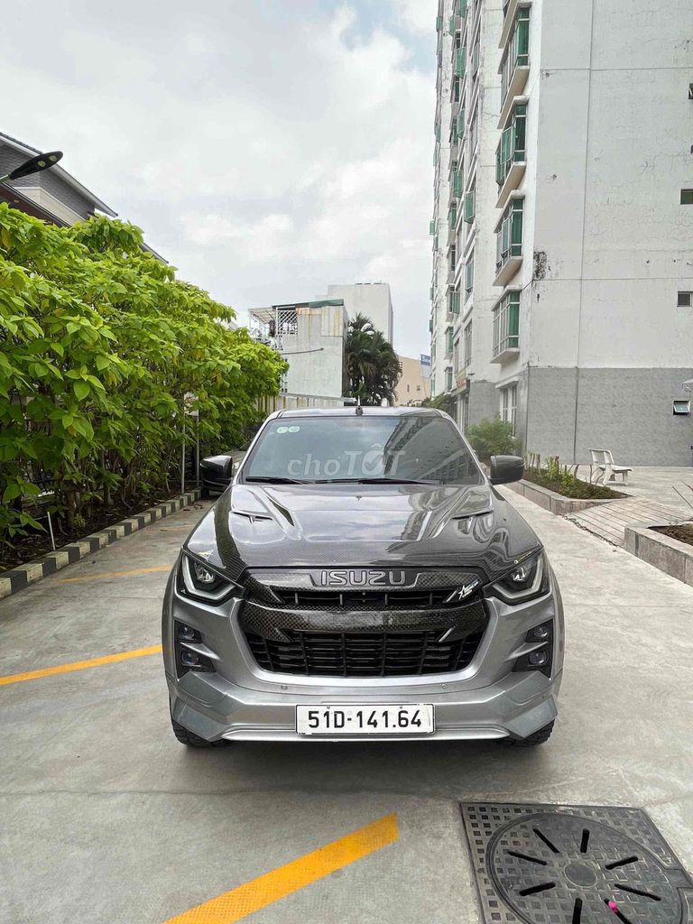 Isuzu Dmax Hilander 2022 Серый 85.000 км