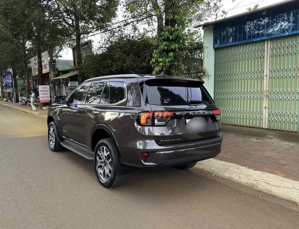 Ford Everest 2023 Titanium 2.0L 4x2 AT - 33000 km. Mua bán Ô tô tại Quận 12 Tp Hồ Chí Minh được đăng bởi Văn Bình hình 4