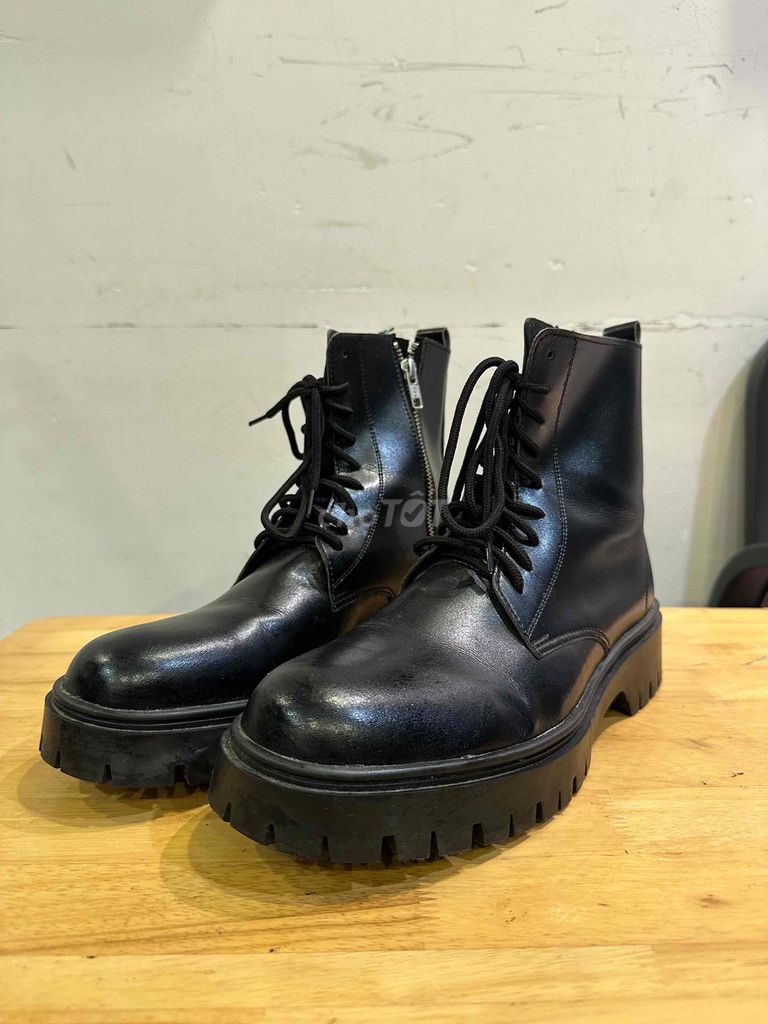 Giày bốt nam da size 42 Đen đã dùng. Mua bán Giày dép tại Quận Ba Đình Hà Nội được đăng bởi Trần Anh Vũ hình 1