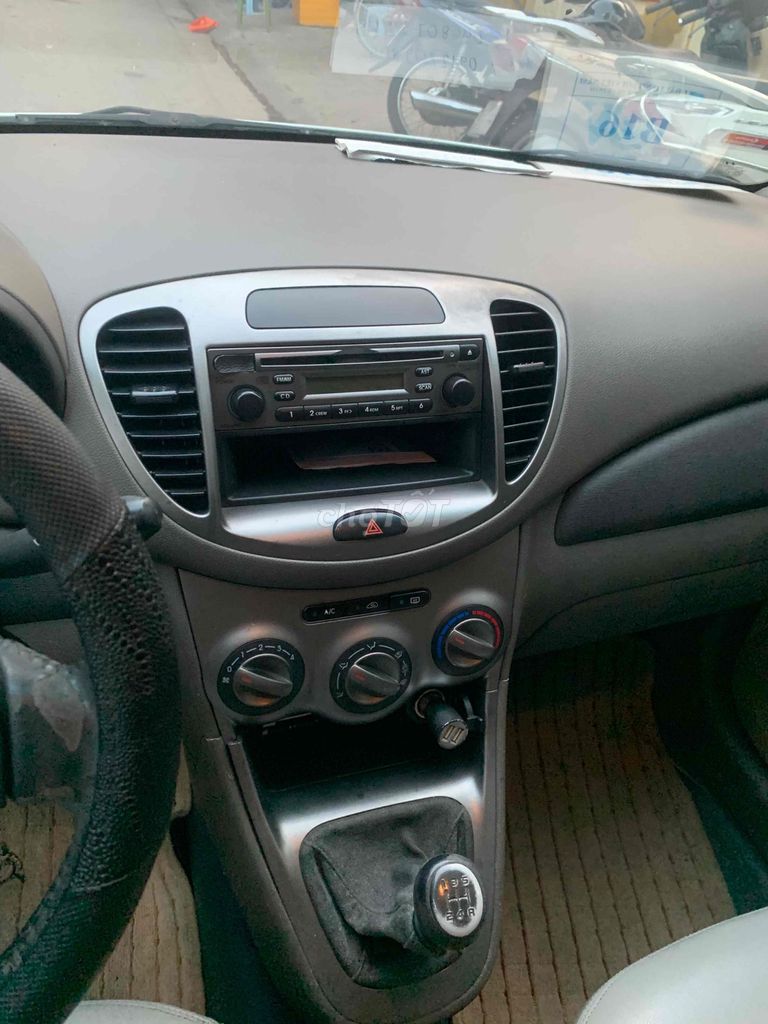 Hyundai  i10 2011 - 99300 km. Mua bán Ô tô tại Quận Hoàng Mai Hà Nội được đăng bởi Chị Diệp  hình 8