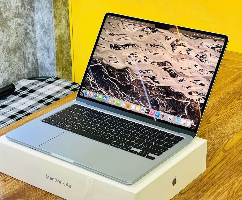 Macbook Air M4 13 inch 16GB/256GB. Mua bán Laptop tại Quận Thanh Khê Đà Nẵng được đăng bởi Kim Hoa hình 1