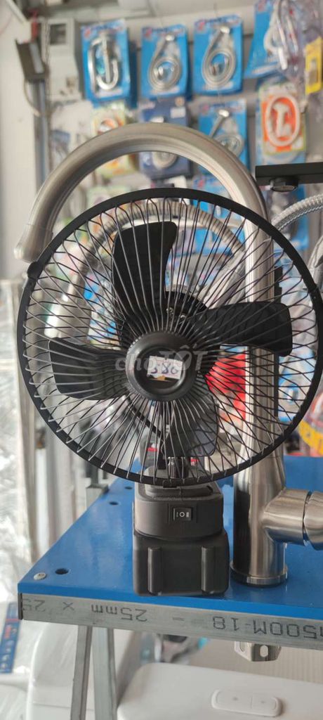 Quạt điện Đen hoạt động êm ái. Mua bán Quạt tại Thành phố Thủ Dầu Một Bình Dương được đăng bởi Pham hoai bao hình 1