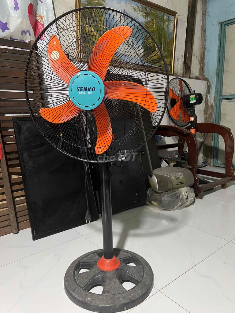 Chiếc quạt đứng hiệu senko còn tốt
