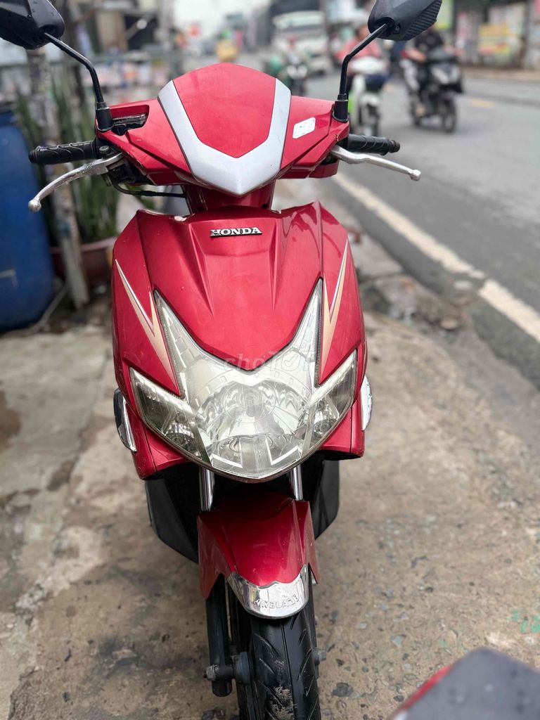 Honda Air Blade FI 209 BSTP красивая и тихая
