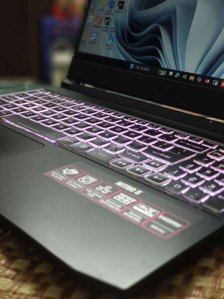 Acer nitro 5 nguyên tem ko qua sửa chữa gì