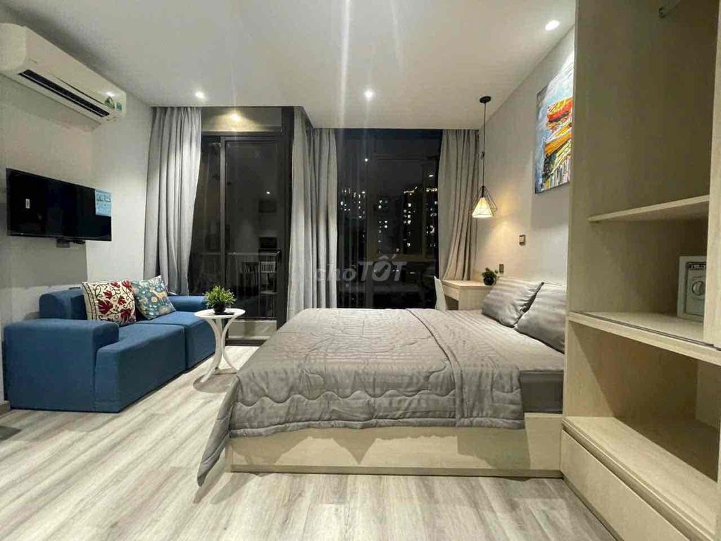 Studio ban công 35m2 đầy đủ nội thất gần cầu Khánh Hội Quận 4