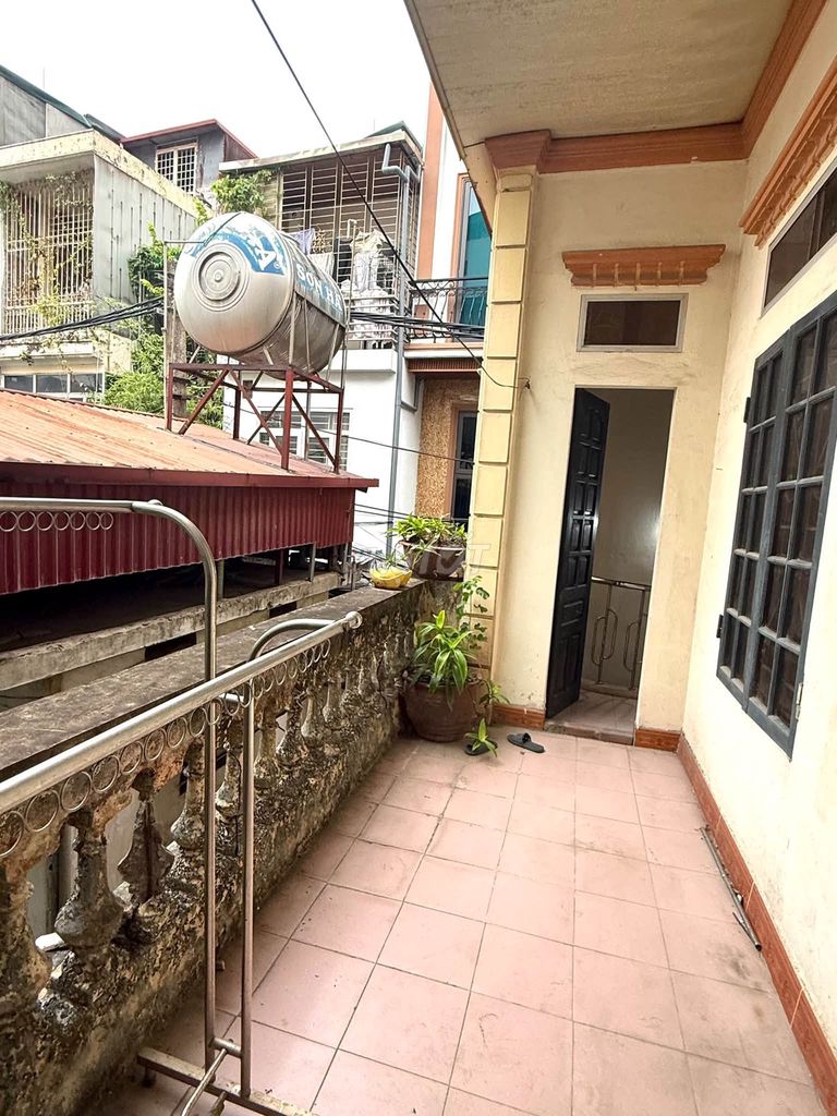 Cho thuê nhà nguyên căn ngõ 210 Đội Cấn, Ba Đình, 90m2, 10tr/tháng