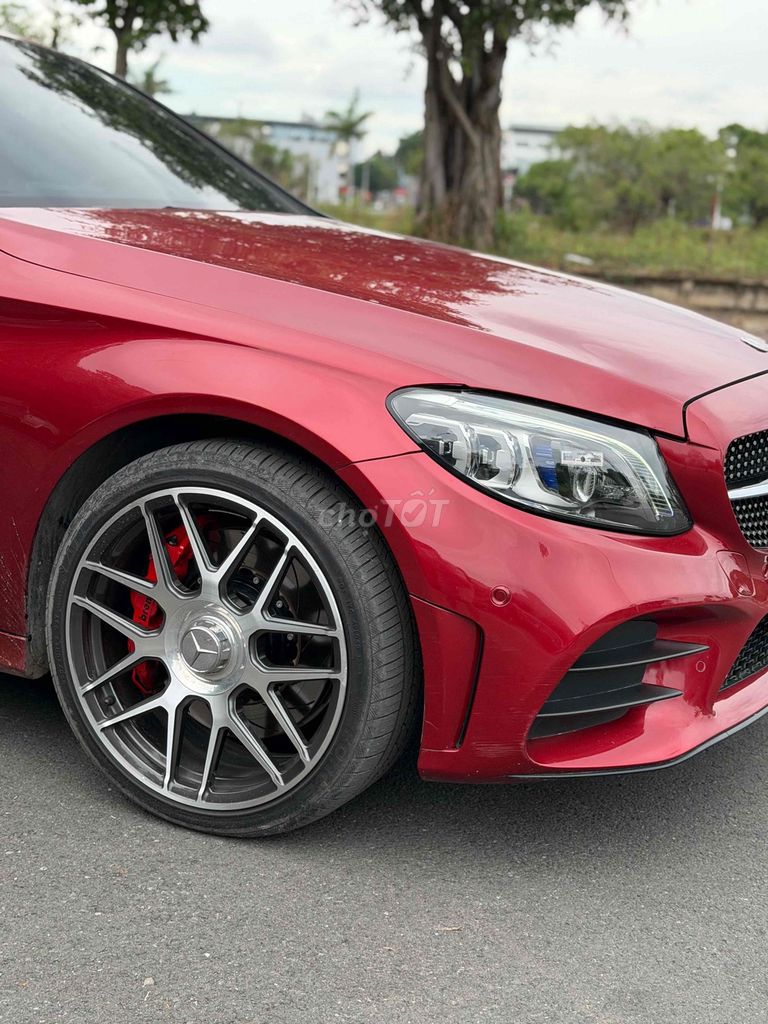 Mercedes Benz C300 AMG 2019 - 34000 km. Mua bán Ô tô tại Thành phố Dĩ An Bình Dương được đăng bởi Nguyễn Tú hình 9