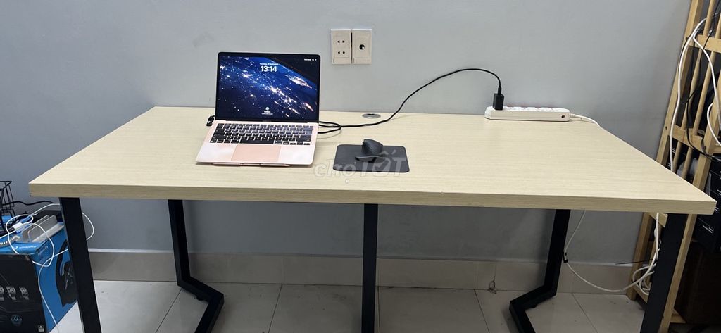 Bàn vi tính gỗ vàng nhạt 1m6x80cm. Mua bán Bàn ghế tại Quận Tân Phú Tp Hồ Chí Minh được đăng bởi Nguyễn Quang Hiếu hình 1