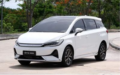 BYD M6 7 chỗ Điện