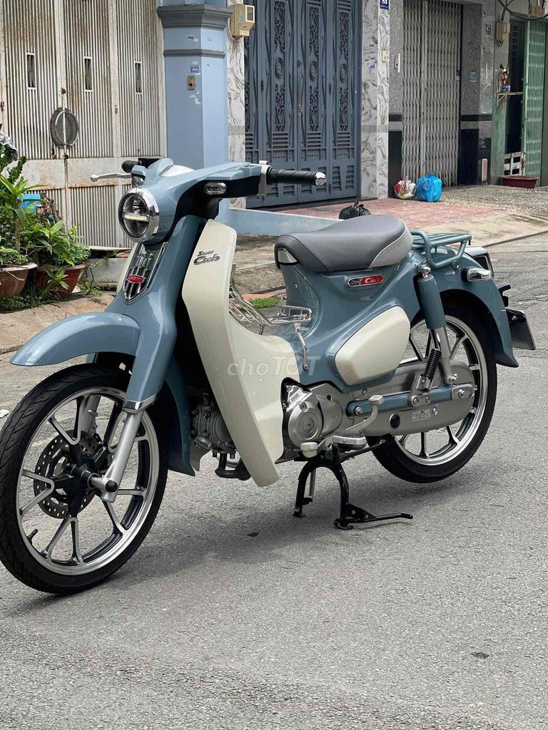 Super Cub 125 màu xám xi măng 2023